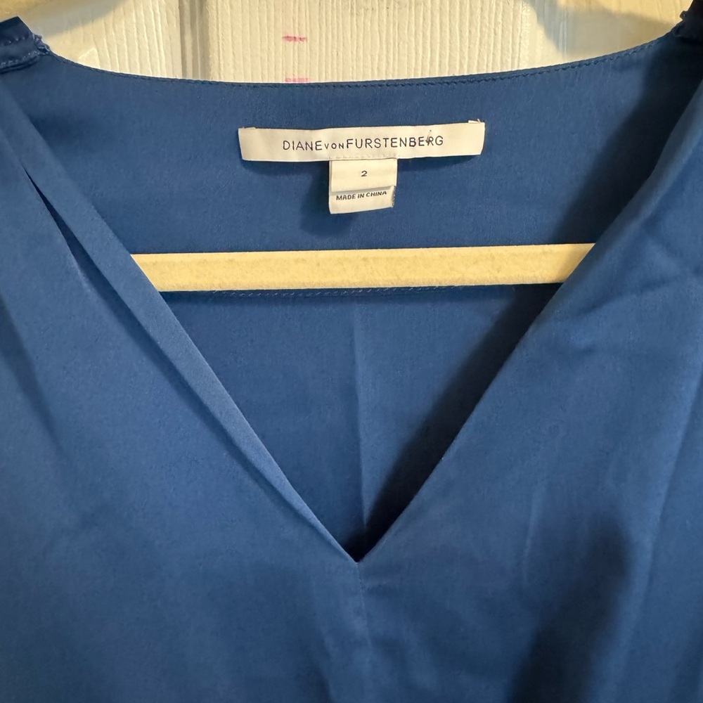❤️SALE !Diane Von Furstenberg Silk  Blue and Pink  Midi Dress Sz 2 BEAUTIFUL 🔥 - Picture 5 of 5